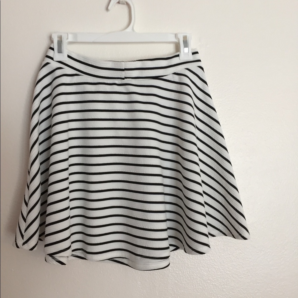 NWT Annianna Textured Patterned Flare Skirt L - Picture 3 of 3